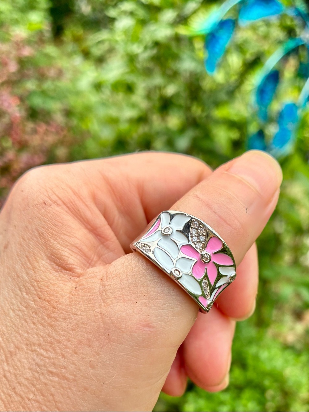 🌸 Pink & White Floral Enamel Band Ring with Crystal Accents - Picture 7 of 7